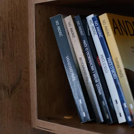 Aria アパート ヤホリナ