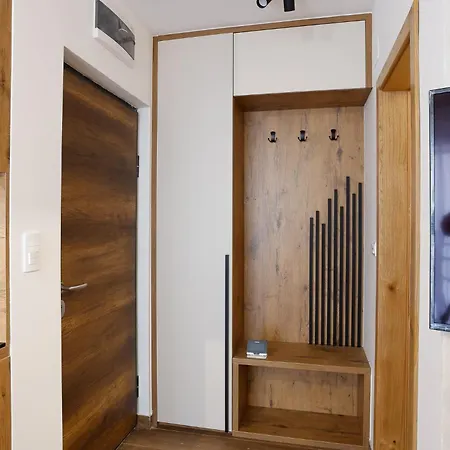 Aria アパート ヤホリナ